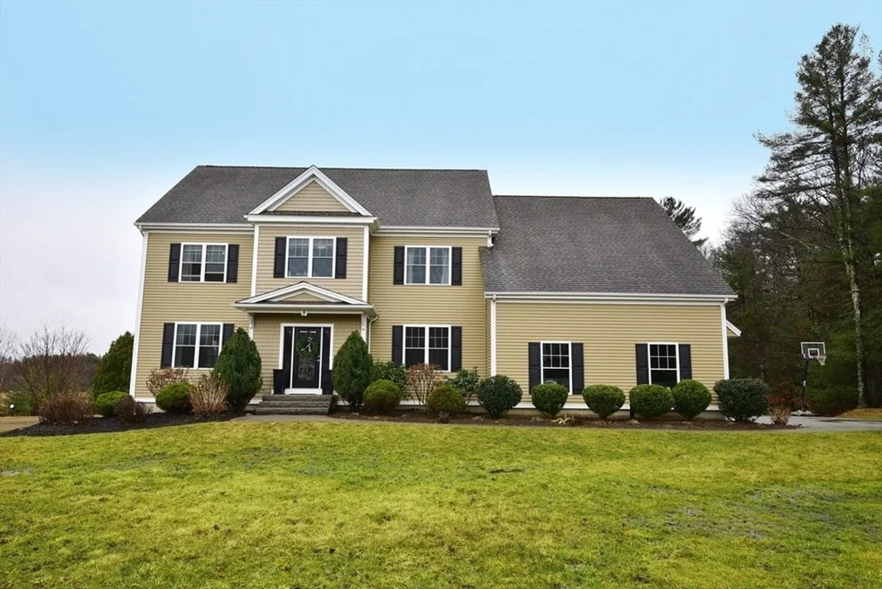 Unit for sale at 5 Tailwind Circle, Norfolk, MA 02056