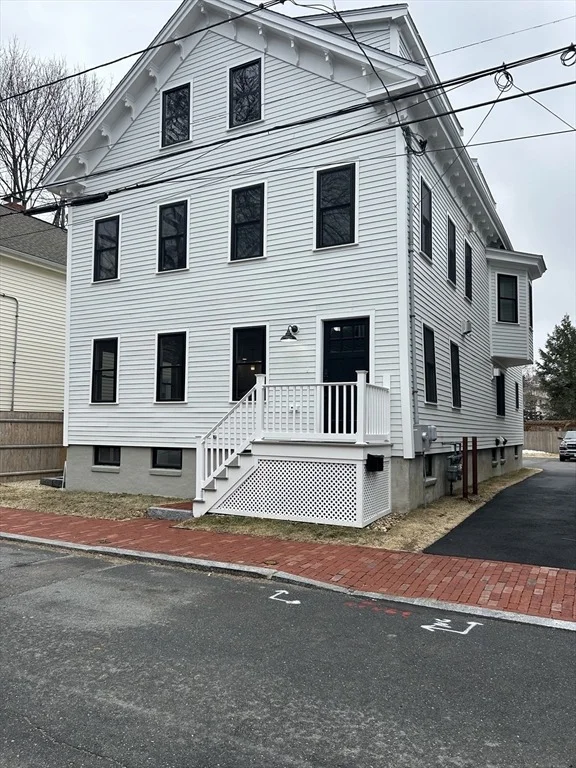 Unit for sale at 34 Prospect St, Newburyport, MA 01950