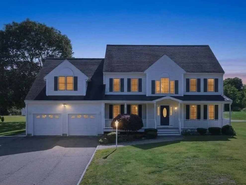 Unit for sale at 473 Main Street, Hudson, MA 01749