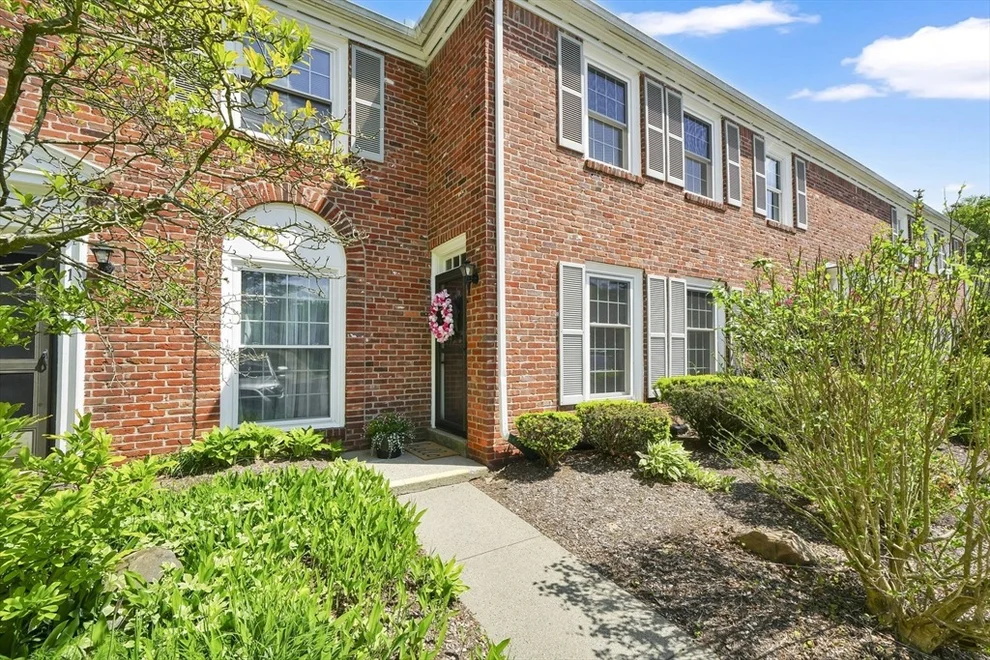 Unit for sale at 148 Jamestown Dr, Springfield, MA 01108