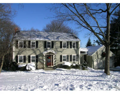 Unit for sale at 28 Berkshire Dr, Winchester, MA 01890