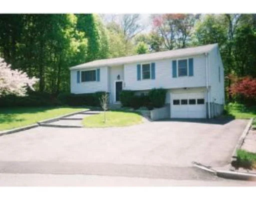 Unit for sale at 290 Ellendale Circle, Springfield, MA 01128