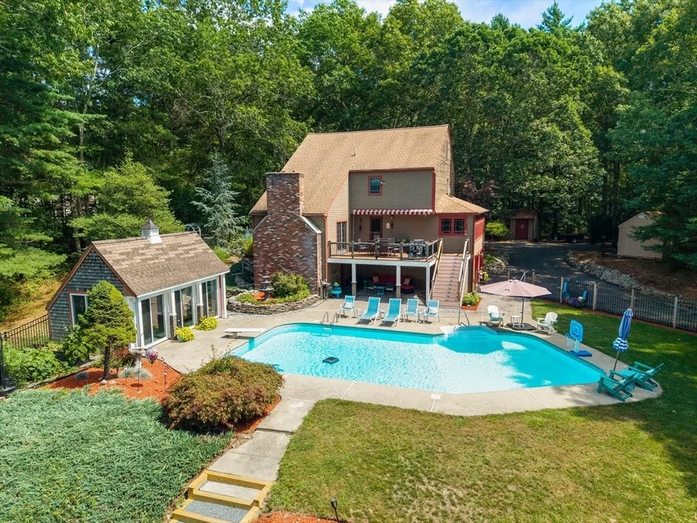 Unit for sale at 14 Woodview Dr, Lakeville, MA 02347