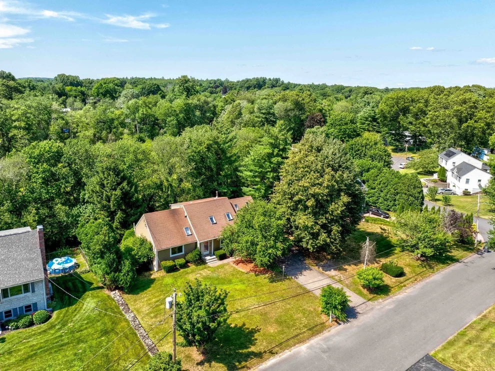 Unit for sale at 7 Oxyoke Dr, Methuen, MA 01844