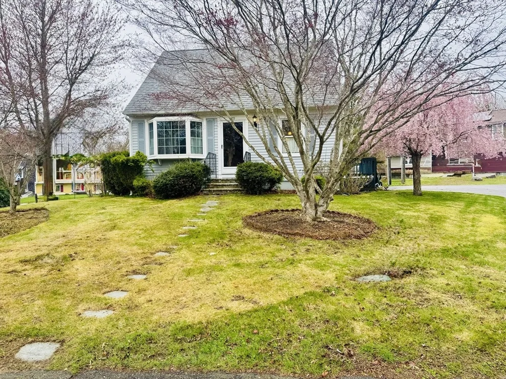 Unit for sale at 29 Elizabeth Ct, Dartmouth, MA 02747