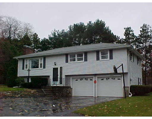 Unit for sale at 8 Roman Dr, Shrewsbury, MA 01545