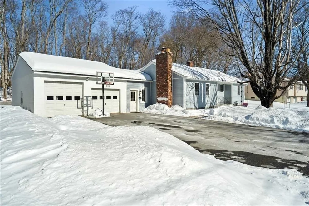 Unit for sale at 21 Regina Dr, Leominster, MA 01453