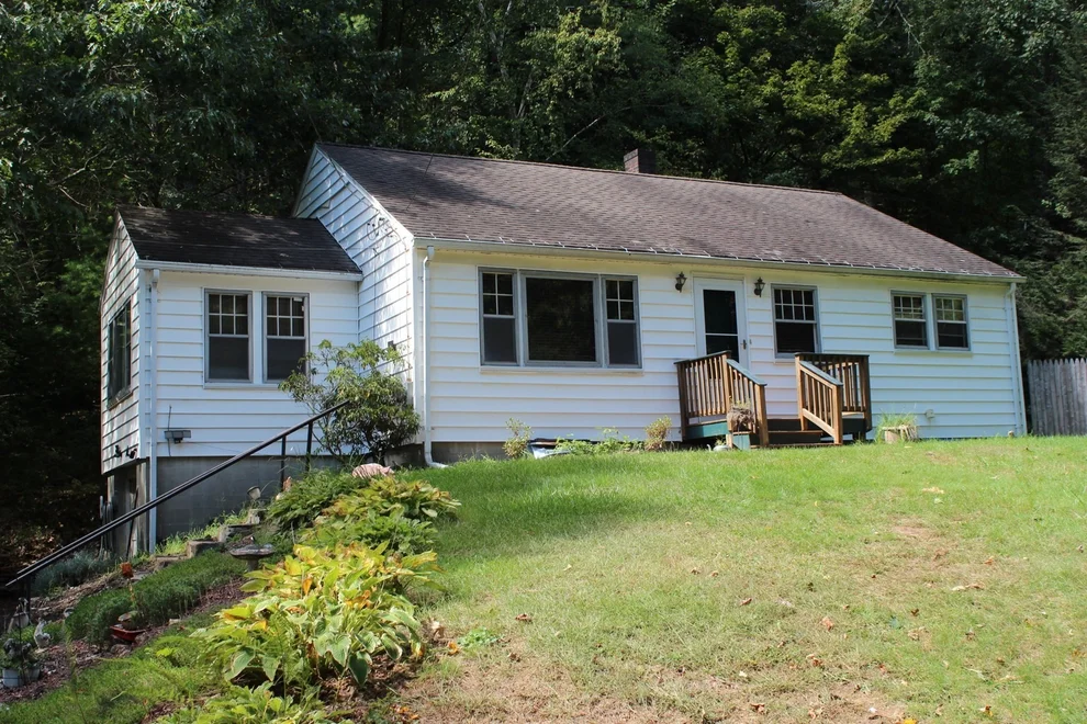 Unit for sale at 390 Worcester Rd, Barre, MA 01005