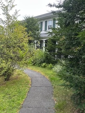 Unit for sale at 157 Round Hill Rd, Northampton, MA 01060