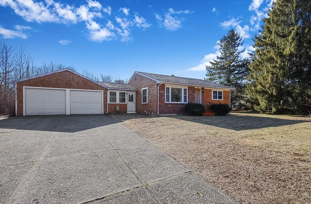 Unit for sale at 319 Oak Hill Ave, Attleboro, MA 02703