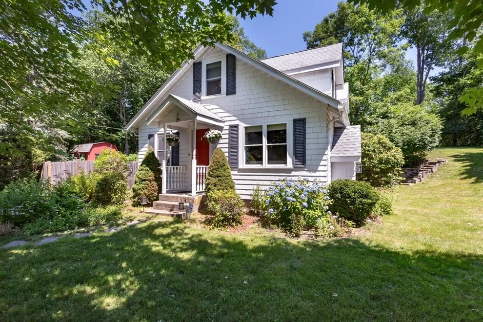 Unit for sale at 29 Elm St, Franklin, MA 02038