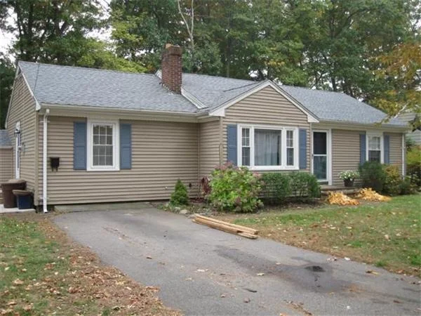 Unit for sale at 70 Cottage Ln, Weymouth, MA 02188