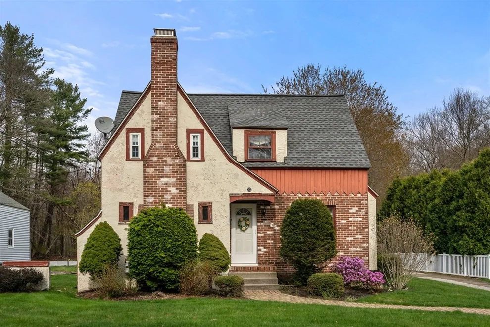 Unit for sale at 202 Holden St, Holden, MA 01520