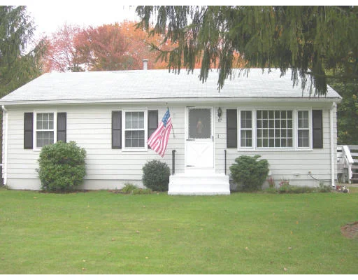 Unit for sale at 87 Woodstock Rd, Attleboro, MA 02703