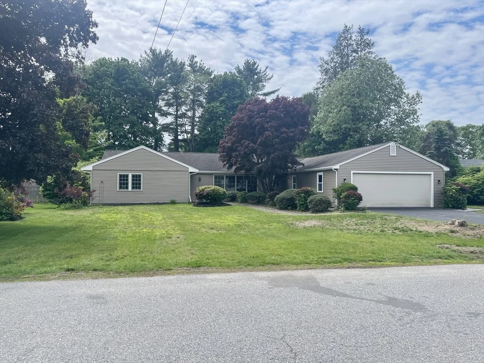 Unit for sale at 99 Homestead Cir, Hamilton, MA 01982