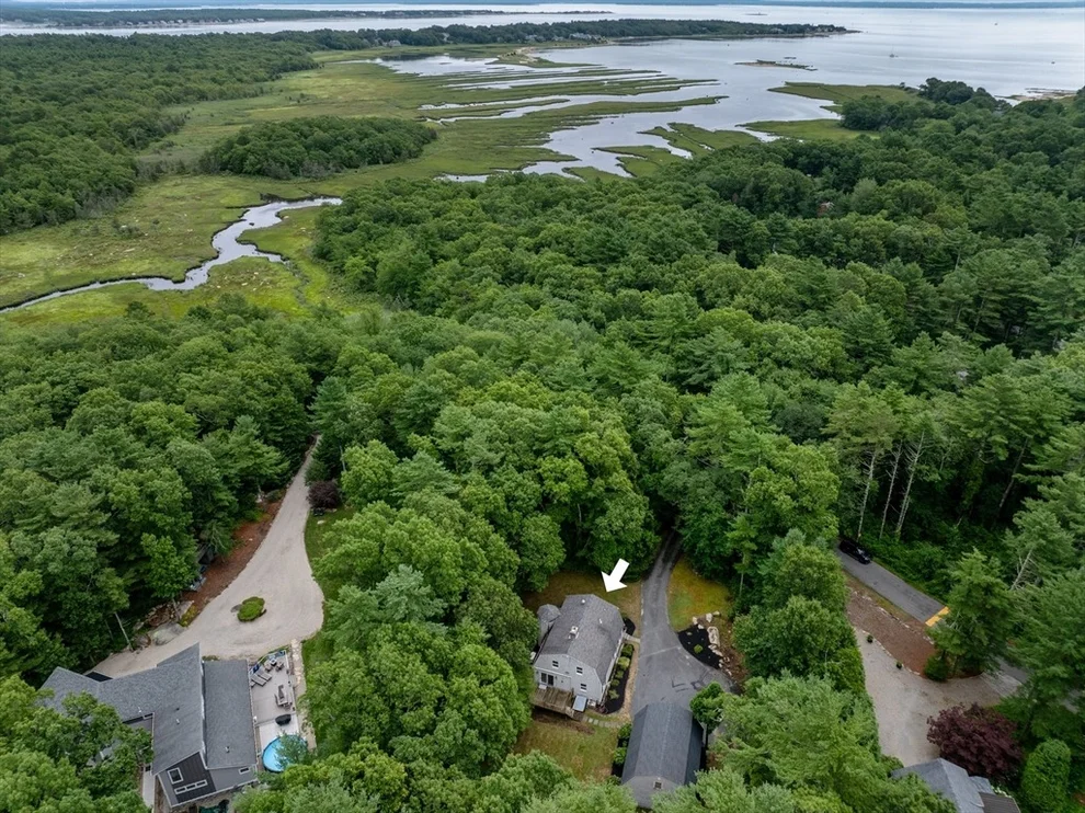 Unit for sale at 7 Holly Pond Rd, Marion, MA 02738
