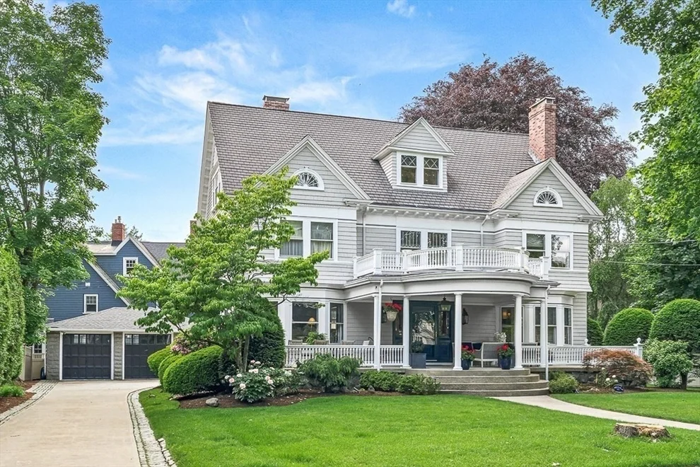 Unit for sale at 5 Stratford Road, Winchester, MA 01890