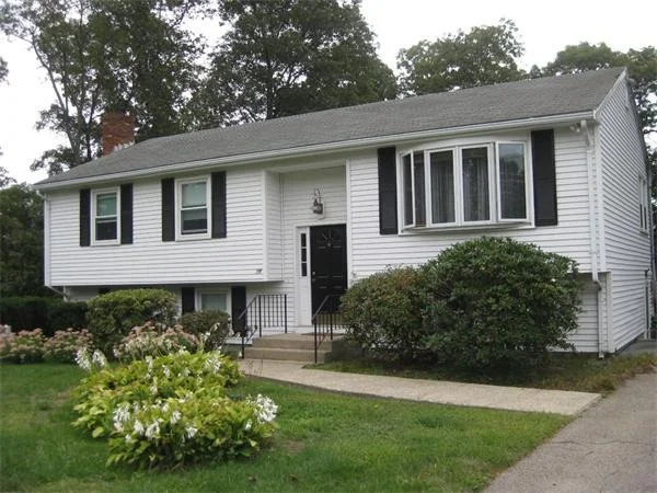 Unit for sale at 18 Barberry Lane, Norwood, MA 02062