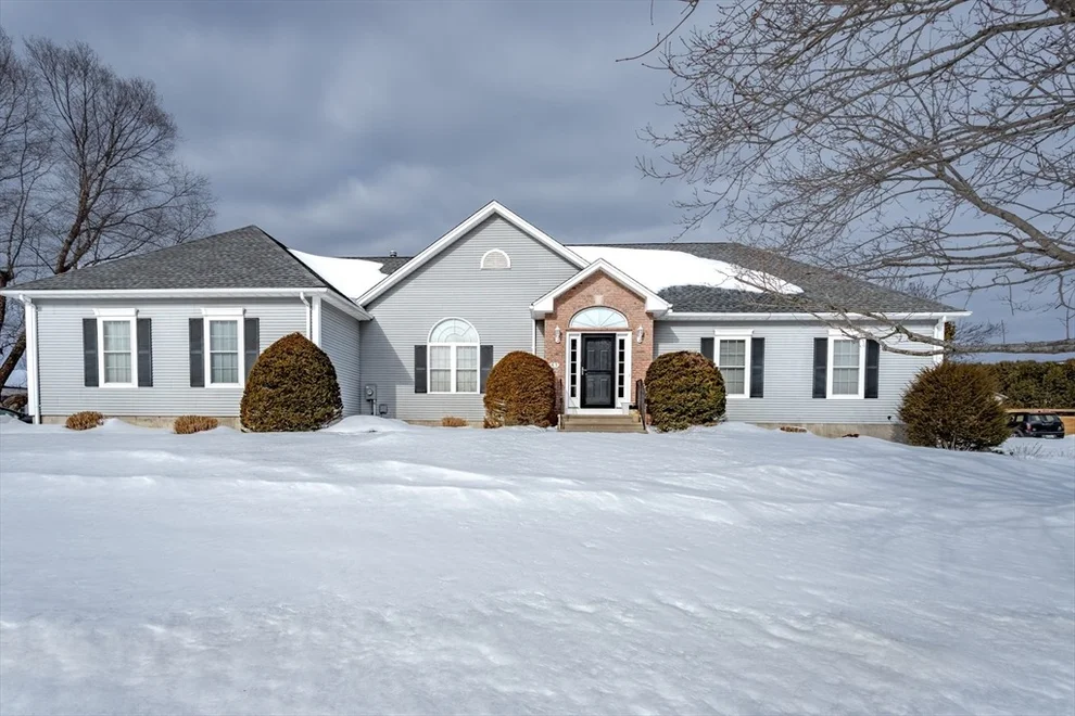 Unit for sale at 61 Plantation Cir, Westfield, MA 01085