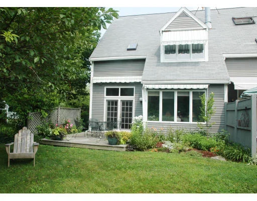 Unit for sale at 6 Greenfield Lane, Concord, MA 01742