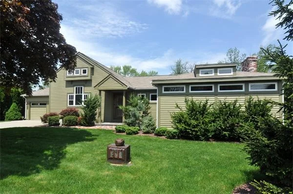 Unit for sale at 3 Wampum Trail, Cumberland, RI 02864