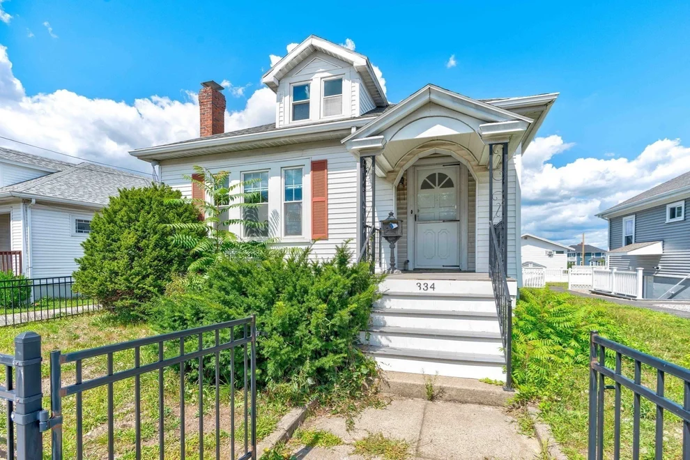 Unit for sale at 334 Sea St, Quincy, MA 02169