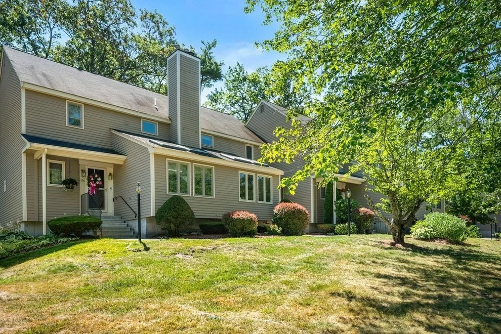 Unit for sale at 175 Brickett Hill Cir, Haverhill, MA 01830