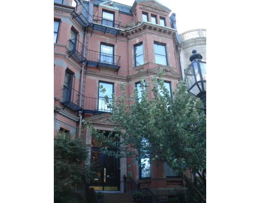 Unit for sale at 302 Commonwealth Ave, Boston, MA 02115