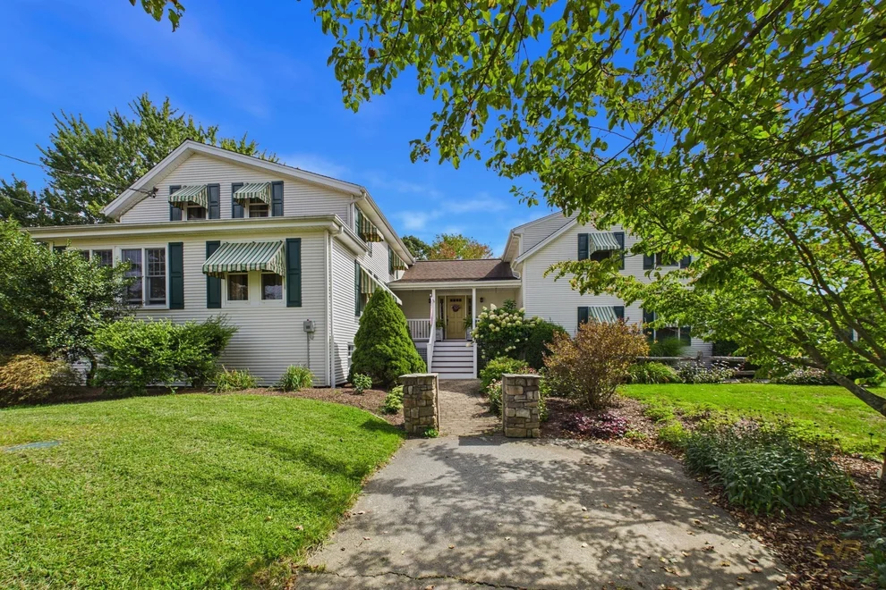 Unit for sale at 555 Sharps Lot Rd, Swansea, MA 02777