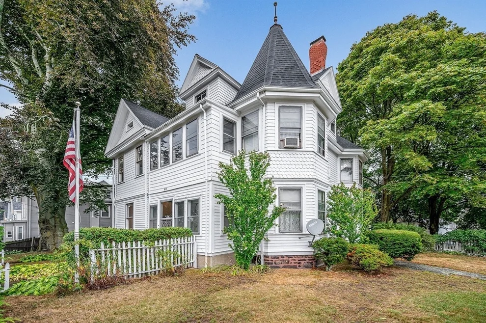 Unit for sale at 82 Lincoln Ave, Saugus, MA 01906