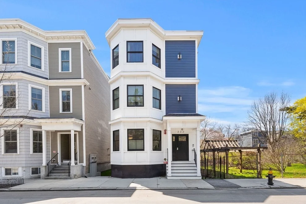 Unit for sale at 333 Maverick St, Boston, MA 02128
