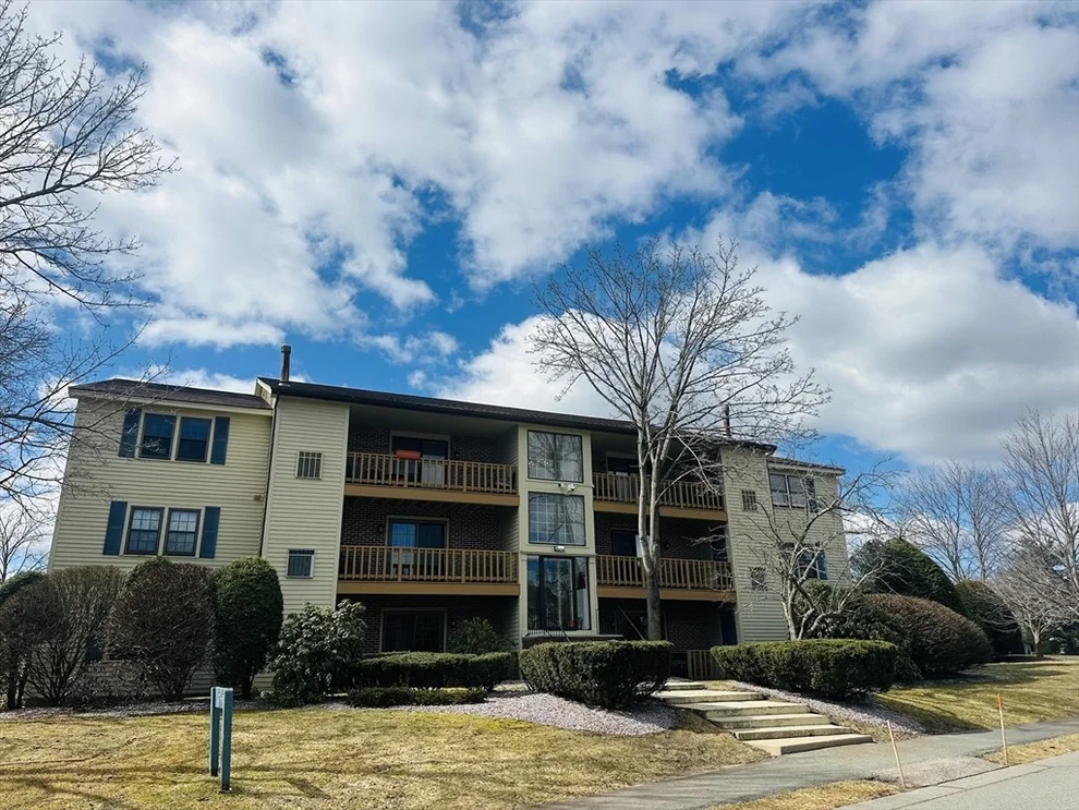 Unit for sale at 47 Apache Way, Tewksbury, MA 01876