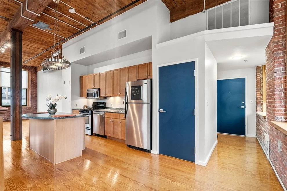 Unit for sale at 1 Envelope Ter, Worcester, MA 01604