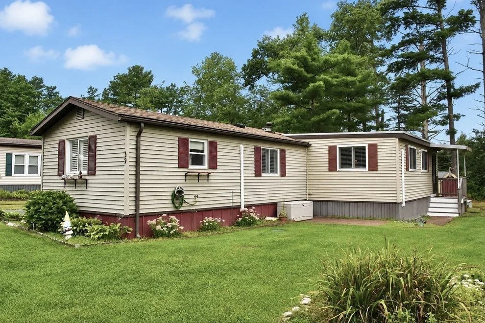 Unit for sale at 39 Pipers Way, Carver, MA 02330