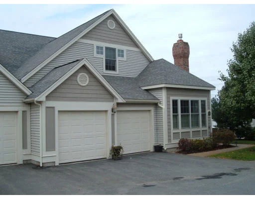 Unit for sale at 9 Admirals Lane, Southborough, MA 01772