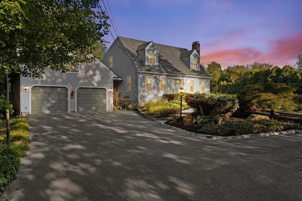 Unit for sale at 649 Middleboro Ave, Taunton, MA 02718
