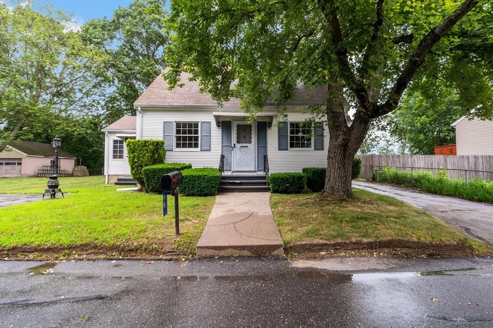 Unit for sale at 98 Ellis St, Seekonk, MA 02771