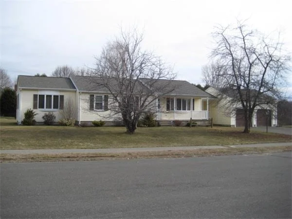 Unit for sale at 240 Valley Brook Rd, Agawam, MA 01030
