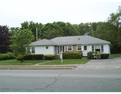 Unit for sale at 207 Cross St, Winchester, MA 01890