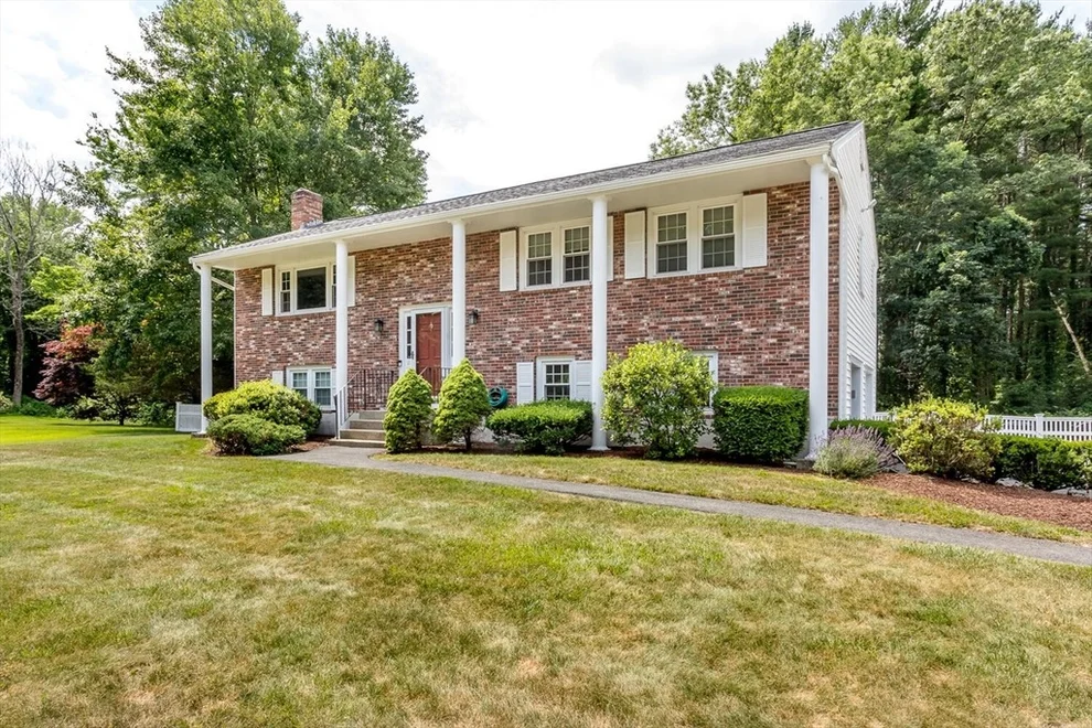 Unit for sale at 11 Kathryn Ln, Canton, MA 02021