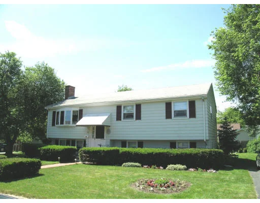 Unit for sale at 88 Jacobsen Dr, Norwood, MA 02062