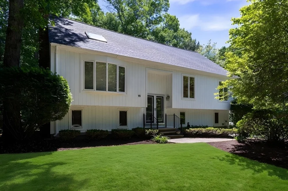 Unit for sale at 15 Pond View Cir, Sharon, MA 02067