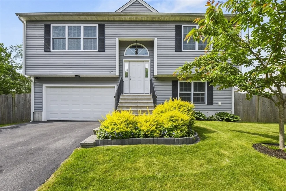 Unit for sale at 171 Henry St, Fall River, MA 02721