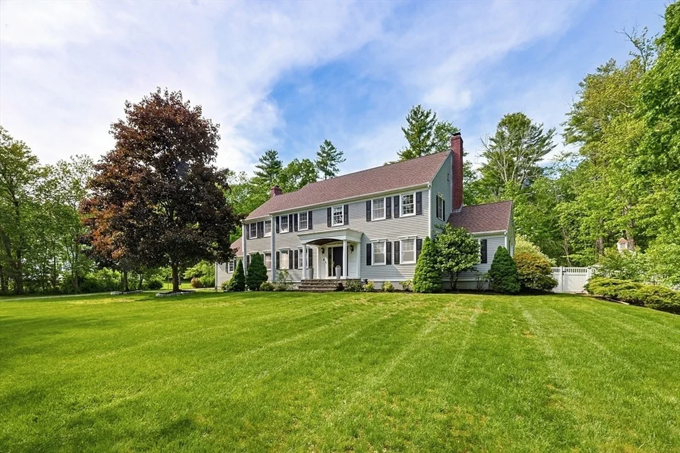 Unit for sale at 5 Hickory Dr, Medfield, MA 02052
