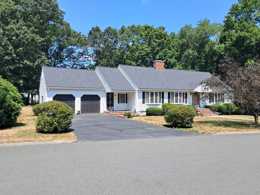 Unit for sale at 5 College Pond Dr, Danvers, MA 01923