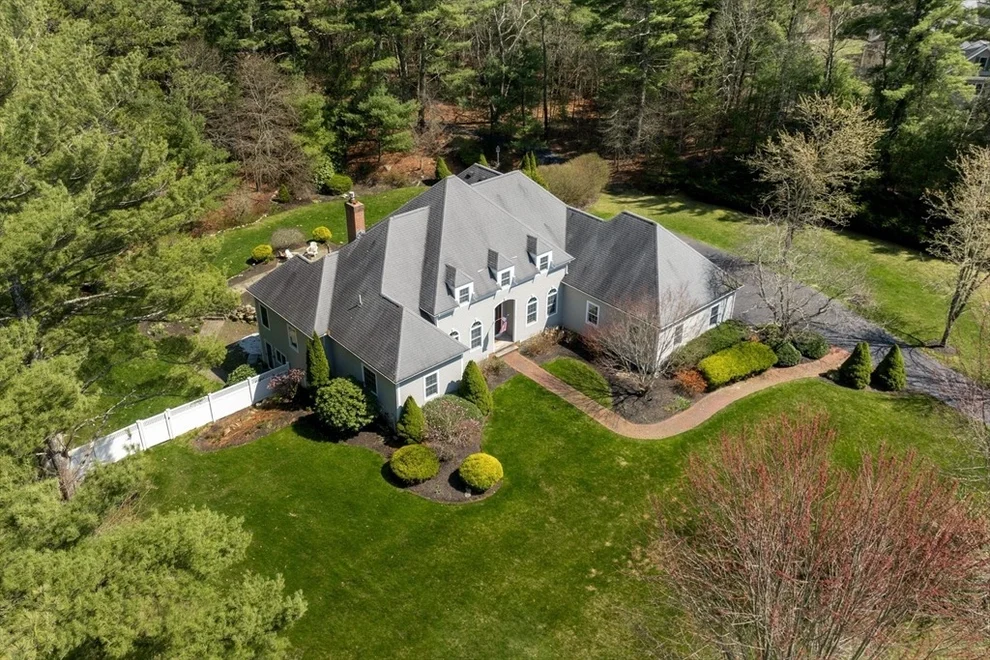 Unit for sale at 23 Clearing Farm Rd, Kingston, MA 02364