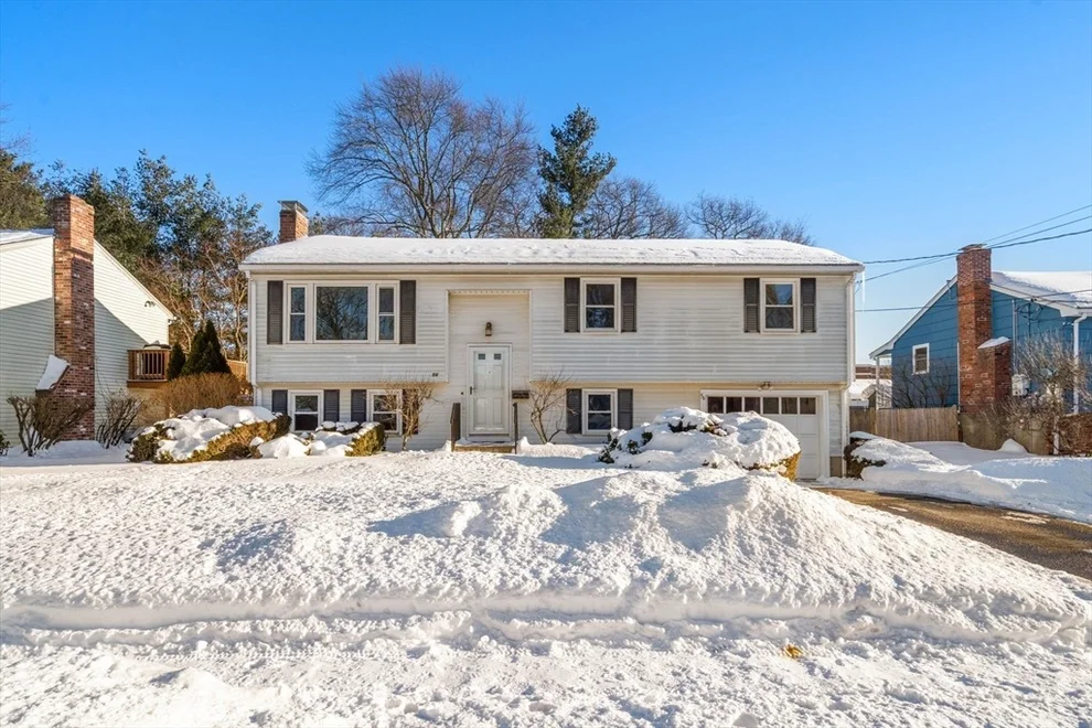 Unit for sale at 56 Greenleaf Cir, Framingham, MA 01701