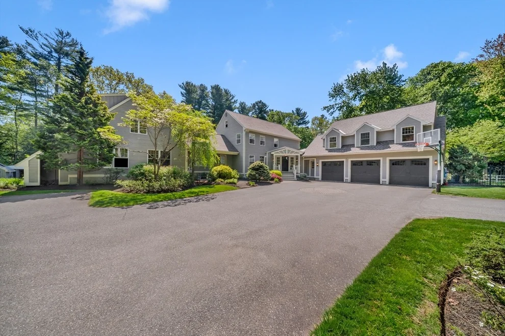 Unit for sale at 539 Pearl St, Reading, MA 01867