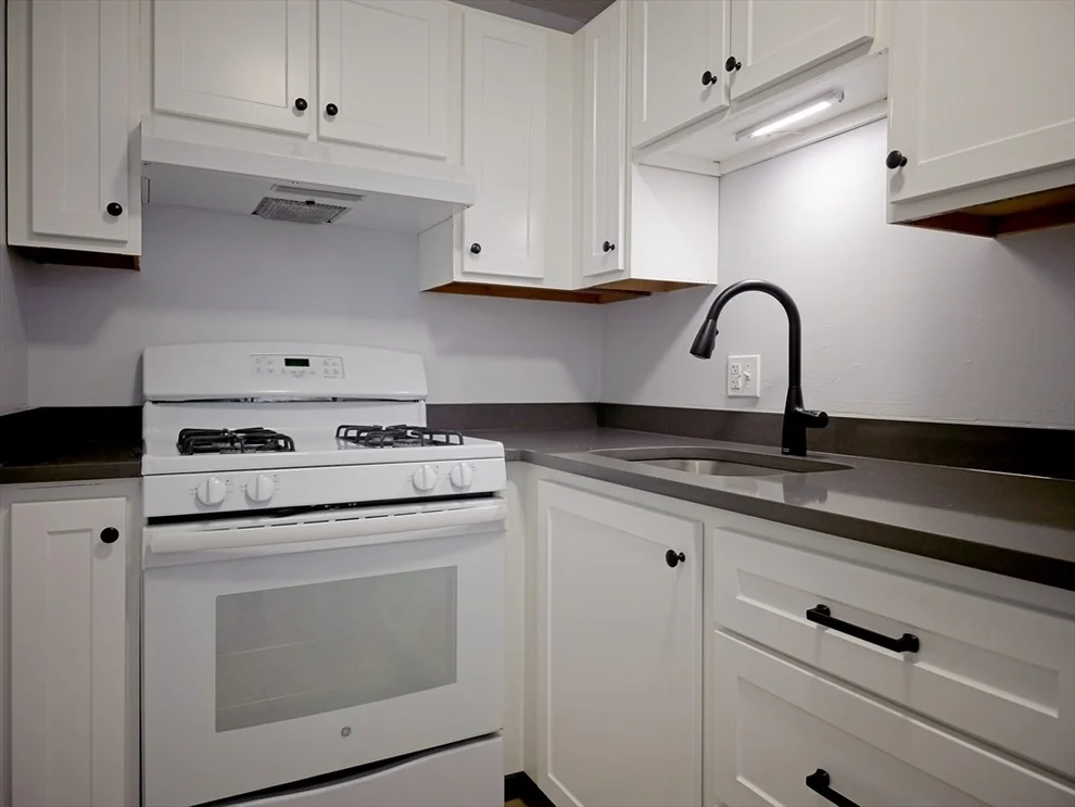 Unit for sale at 9 Kenmar Dr, Billerica, MA 01821