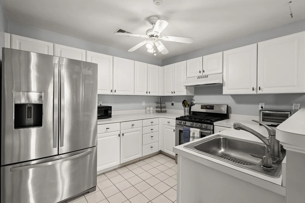 Unit for sale at 324 Tilden Commons Ln, Braintree, MA 02184